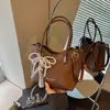 Cross2026 Verano Nuevo Nicho Sensación de Lujo Bolso Tejido Bolso Cubo Simple Moderno Sensación de Lujo Bolso de Hombro