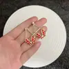 Brincos Pingente de Bolsa Pequena Elegantes de Alto Padrão Incrustados com Diamantes, Brincos de Estilo de Luxo Leve de Nicho de Alto Padrão, Novo Modelo de Venda Quente de 2026