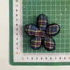 Otoño e Invierno Nuevo Estilo Preppy Tela a Cuadros Retro Relleno de Algodón Lazo Flor de Cinco Pétalos Accesorios para el Cabello Zapatos y Calcetines Accesorios Accesorios