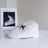 Boina Colorida Lisa com Laço Fofo Moda para Mulheres Outono e Inverno Casual Versátil Boné para Frente Estiloso Tendência Boné Bico de Pato