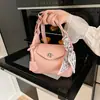 Bolso cruzado de cuero de un solo hombro estilo francés U2025, nuevo y moderno, diseño de nicho, con un toque de alta gama, popular bolso de mano tipo almohada