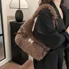 Bolsa de Ombro de Pelúcia com Laço Fofo para Mulheres Estilo Outono e Inverno 2024 Bolsa Peluda de Axila Fresca e Doce Bolsa de Mão para o Dia a Dia