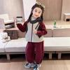 Conjunto de Forro Polar para Niñas Otoño e Invierno 2025 Nuevo Estilo Moda Infantil Ropa de Invierno Gruesa Cálida Deportiva Conjunto de Dos Piezas