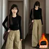 Camiseta básica branca de gola redonda combinada com um top de manga longa slim fit de alta qualidade para mulheres, estilo coreano, novo para 2026