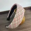 Faixa de Cabeça de Verão e Primavera Estilo Coreano com Estampa Xadrez e Aba Larga, com um Visual Doce e Elegante, Adequada para Uso Diário