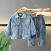 0970 Traje de Mezclilla Otoñal para Niños 2026 Nuevo Estilo Pequeño Caballero Infantil Estilo Coreano Conjunto de Dos Piezas Ropa de Primavera y Otoño para Niños