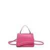Bolsa de ombro lisa e elegante com um design fresco e minimalista, perfeita para looks casuais e da moda na primavera e no verão de 2026
