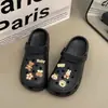 Pantuflas perforadas para mujer, antideslizantes, de suela gruesa, lindas de dibujos animados, para el hogar, para aumentar la altura, antideslizantes, estilo nuevo, para exteriores, de punta cerrada para mujer