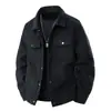 Jaqueta de trabalho em veludo cotelê estilo japonês outono/inverno 2026 para homens, com gola alta, espessada para aquecimento, plus size, moderna, casual e com design de abertura frontal.