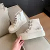 Zapatillas altas de lona casual chic estilo coreano para mujeres petite, versátiles para primavera y otoño, transpirables, con suelas gruesas y un diseño que aumenta la altura.