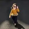 Conjunto de primavera e outono para meninas: roupas de bebê estilosas, moda infantil da moda, design exclusivo, camiseta de malha e renda, calça pantalona estilo coreano