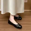 Zapatos planos negros estilo Chanel con patrón de rombos y detalle de cadena, punta fina, para mujer, colección primavera 2026, Mary Janes de estilo francés para el trabajo