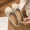 Nuevos zapatos planos estilo dulce con lazo, modernos y perfectos con vestidos, con suela suave y diseño de punta poco profunda, también conocidos como mocasines