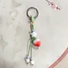Pingente de Morango de Cerâmica Jingdezhen, Chaveiro Estilo Ins, Uso Duplo para Bolsas, Item Popular de Feira Noturna, Fornecimento Direto do Fabricante