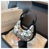 Bolso de mano de moda para mujer, bolso de hombro con textura popular, bolso de media luna, diseño vintage de nicho, bolso para axila, 2023