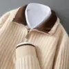 Suéter de lã pura pesado de inverno para homens, com blocos de cor, gola lapela, zíper, padrão jacquard, corte solto, estilo casual e forro de cashmere