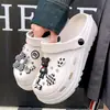 Zapatos de Agujeros EVA Transpirables 2026 Verano Cómodos Lindos Exteriores Enfermera Nuevo Estilo Sandalias para Exteriores