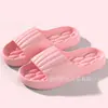 Venta al por mayor de fábrica pantuflas para hombre con sensación de mierda para verano uso exterior nuevo interior hogar pies sin olor pantuflas deportivas hombre
