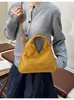 2025 Bolso Nuevo Transfronterizo Bolso de Hombro Mate Estilo Simple para Mujer Bolso Triángulo para Mujer Color Sólido Bolso de Mano Casual