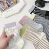 Meias Femininas Mekki Estilo Primavera Meia-Perna de Algodão com Listras Color-Blocking e Decoração de Pingente, Meias Femininas Sem Costura Estilo Coreano