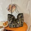 Bolsa de Lona Nova de Verão 2026 Transfronteiriça para Mulheres, Bolsa de Ombro Versátil de Grande Capacidade, Bolsa Tote Casual para Estudantes Universitários