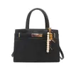 Bolsa feminina requintada, casual e vintage com um toque de luxo e elegância. Bolsa transversal estilosa e minimalista com um design chique inspirado no exterior. Uma bolsa tote quadrada, elegante e sofisticada para mulheres