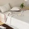 Capa de Cama Jacquard Tingido com Fio de Gaze de Quatro Camadas Confortável em Algodão Estilo Coreano Conjunto de Três Peças, Pode Ser Usado como Colcha ou Cobertor, Lençol de Cama Acolchoado Estilo Feminino