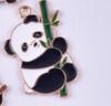 Estilo coreano DIY familia de pandas bambú gota aceite aleación pendientes colgante accesorios de joyería