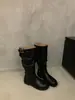 Botas de plataforma con un diseño elegante, tacón grueso, botas Martin de caña alta para mujer, estilo francés de principios de otoño, gamuza color caqui, ajuste ceñido, botas de montar