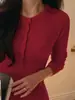Vestido Tricô Novo Estilo Outono/Inverno 2025 para Mulheres, Vestido Justo que Molda o Corpo, Vestido Longo Elegante e Acinturado para Usar por Baixo de um Casaco