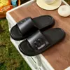 Pantuflas de verano para mujer para uso en exteriores, entrega rápida desde el Almacén Lightning, pantuflas de pareja, pantuflas silenciosas, suaves y cómodas para hombre para interiores
