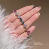 Pulsera con Hebilla de Flor Geométrica de Zirconia de Colores de Cuatro Pétalos Pulsera de Lujo Ligero con Sentido de Gama Alta Joyería de Mano Coreana de Nicho para Mujeres