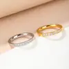 Nuevo Estilo Circonita Diamante Brillante Diamante Ultra Fino Acero de Titanio Oro de 18K Anillo de Acero de Titanio de Diamante de Medio Círculo Anillo de Cola de Nicho Femenino