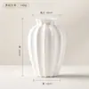 Vaso de Flor de Estilo Cream Nordic para Sala de Estar com Listras Verticais Brancas Decoração de Arranjo de Flores Vaso de Plástico Moderno Simples