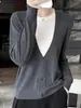 Nuevo suéter de punto elegante de otoño e invierno de imitación de dos piezas con cuello en U para mujer, de corte holgado, de manga larga, tejido fino, versátil