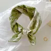 Bufanda de Seda de Moda de Gama Alta Estilo Nuevo Primavera y Verano Versátil Atmósfera de Lujo Ligero Bufanda Protectora Solar Estampada Decorativa Cuadrada para Mujer