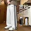 Pantalones casuales rectos para hombre, pantalones de pierna ancha holgados de moda para otoño con tres rayas, versátiles para adolescentes, adecuados para deportes