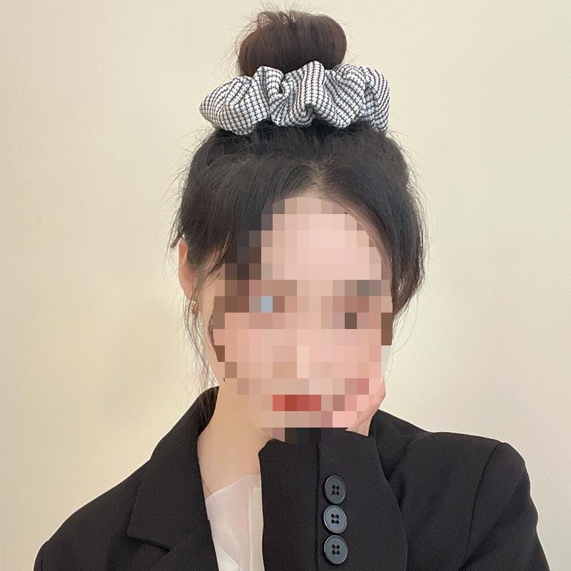 帮手主图-大肠发圈高弹力耐用扎头发发绳简约气质布艺皮筋黑白格