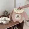 Suéter de punto lindo con temática de conejo, forrado de polar y engrosado, con cuello de muñeca, perfecto para bebés en otoño e invierno, proporcionando calor adicional