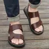 Sandalias de conducir para hombre para papás, nuevos zapatos de playa de verano, impermeables, antideslizantes, de suela suave, sandalias para hombres de mediana edad