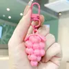 Llavero de Uva Iridiscente Acrílico Colgante de Fruta 3D para Bolsos de Niñas, Regalo Pequeño Creativo Famoso en Internet