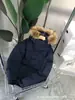 Putian Versión de Alta Gama Primera Generación Logo Grande Ropa de Trabajo Tercera Generación Parka Chaqueta de Plumas Segunda Generación Cuello Grande de Piel Unisex Abrigo de Longitud Media