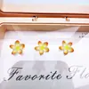 Accesorios de arte para uñas florales de moda, pendientes de botón de flor de cinco pétalos en degradado súper de hada, decoraciones para uñas 3D de resina para DIY al por mayor