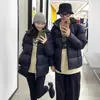 Chaqueta de plumas de invierno súper elegante para mujer, estilo corto, nueva colección 2026, adecuada para figuras petite, abrigo de algodón estilo coreano para estudiantes, ropa de invierno