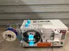 Máquina de Enrolar Filme em Carcaça de Carregador Máquina de Enrolar Filme em Carcaça Plástica de Carregador de Celular Máquina de Fixar Filme Máquina de Fixar Filme Brilhante