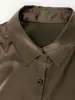 Ropa de trabajo transfronteriza de estilo europeo y americano para mujer: camisa retro de satén marrón de manga larga con cuello con muesca