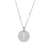 Venta caliente transfronteriza collar con letra de acero de titanio colgante redondo 26 mayúsculas en inglés collar de joyería pulida al por mayor
