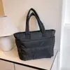 Nova Bolsa Tote Simples Estilo Comércio Exterior para Mulheres, Bolsa de Mão Grande Capacidade para o Dia a Dia, Bolsa de Ombro Leve em Tecido de Nylon para Estudantes Universitários