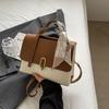 Bolsa de Ombro Feminina Tendência de Nicho Outono e Inverno 2024 Nova Moda Padrão Trançado Simples Versátil Transversal Pequena Quadrada Cross-Border