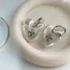 Novo design de nicho estilo coreano versátil único colar com pingente de urso transparente em formato de coração corrente de suéter simples retrô para mulheres